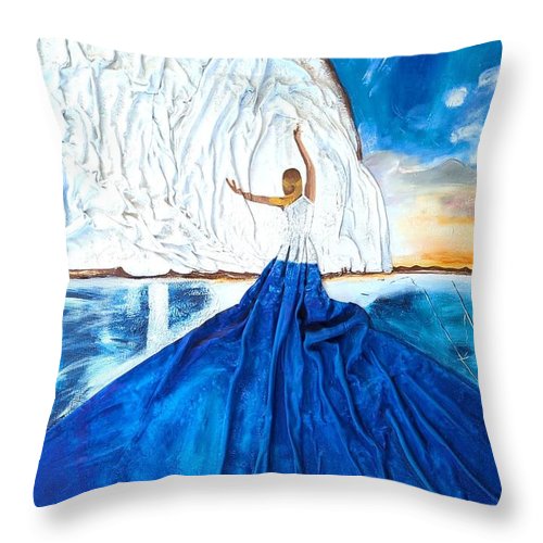Dara - Throw Pillow
